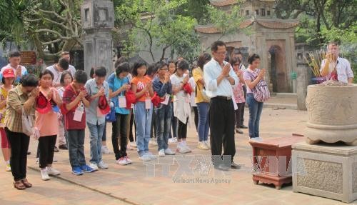 旅泰越南师生代表团参观宁平省 - ảnh 1