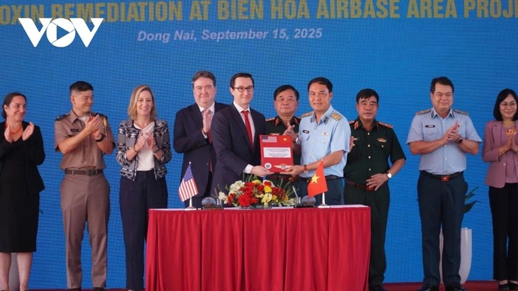 国防外交有助于克服战争后果  建设和平 - ảnh 2