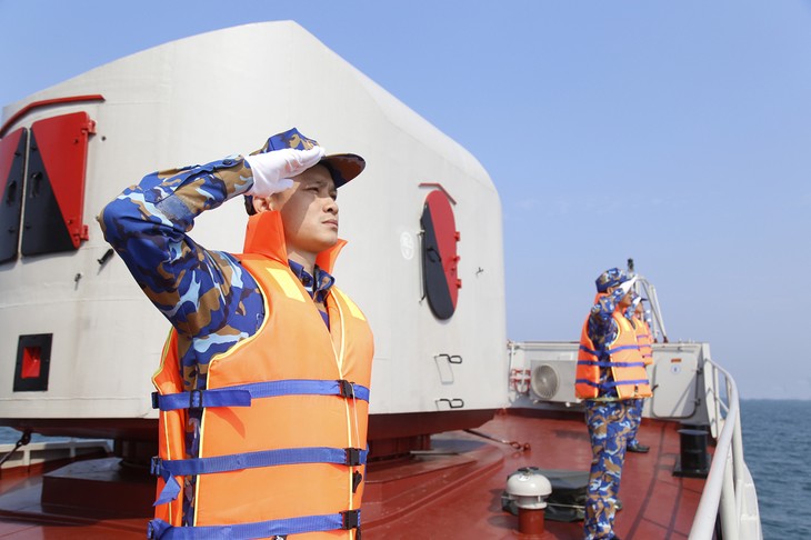 越中海军编队在北部湾进行联合巡逻 - ảnh 1