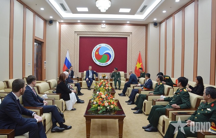 俄罗斯联邦委员会第一副主席参观越俄热带研究中心 - ảnh 1