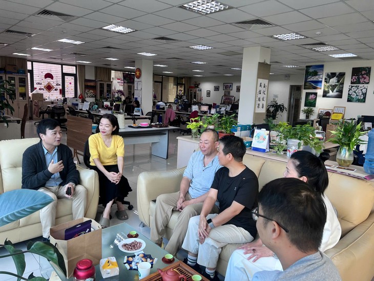 朋友上门拜访，分享越南之旅 - ảnh 3