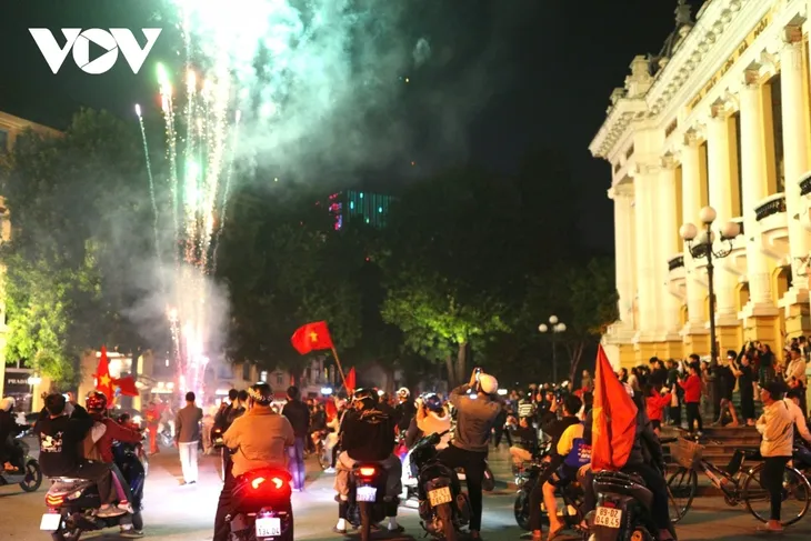 第33届东南亚运动会：越南U22队击败泰国U22队，夺得金牌 - ảnh 15