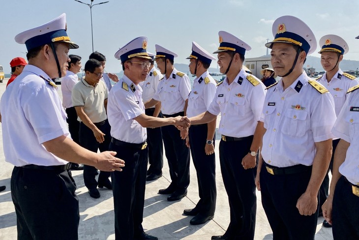 赴西南部海域各岛看望慰问并拜年 - ảnh 1