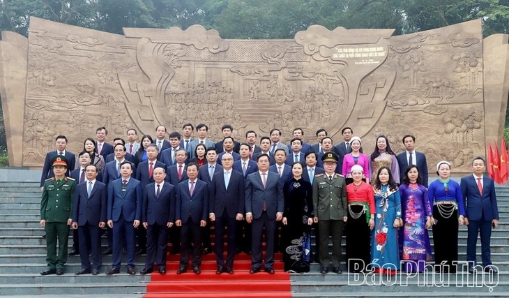 富寿省代表团将基层的心声反映给越共十四大 - ảnh 1