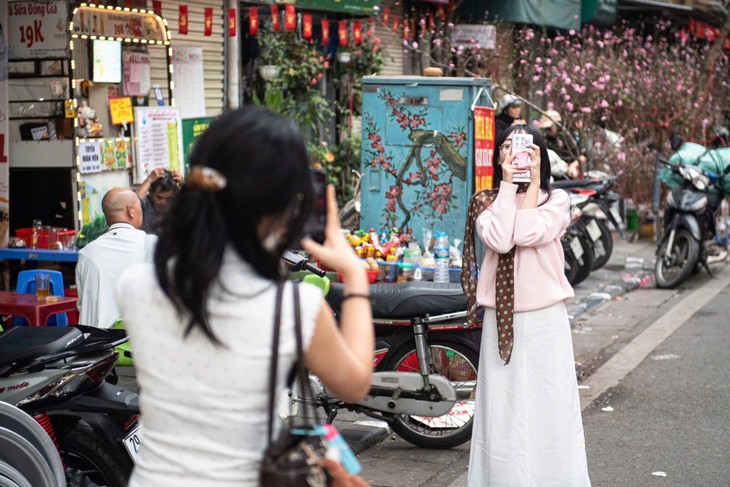 河内古街春节花市今年吸引逾3万名游客 - ảnh 1