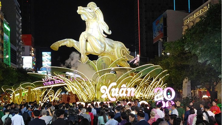 阮惠花街焕新升级，首次推出昼夜双版本游览体验 - ảnh 2