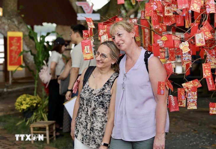 2026年传统春节期间，各地接待1400万游客 - ảnh 1