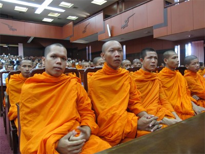 Religious dignitaries and village elderly meet in the south - ảnh 1