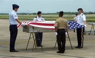 American remains handed over to US military - ảnh 1