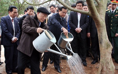 Party leader Trong pays New Year visit to Thach That  - ảnh 1