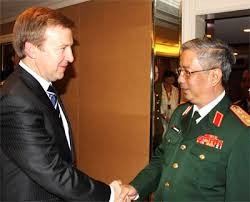 Deputy Defense Minister Nguyen Chi Vinh receives defense leaders at Shangri La Dialogue - ảnh 1