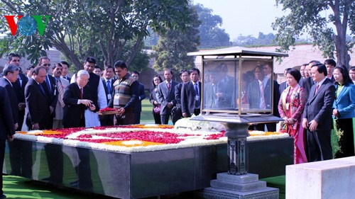 Party leader Nguyen Phu Trong welcomed at the Indian Presidential Palace - ảnh 2