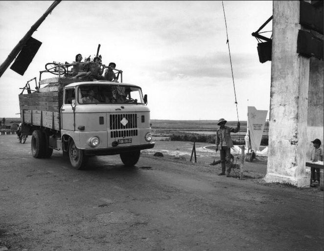 Vietnamese life in the 1990s - ảnh 32