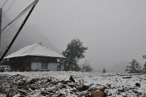 Sapa town in snow - ảnh 5