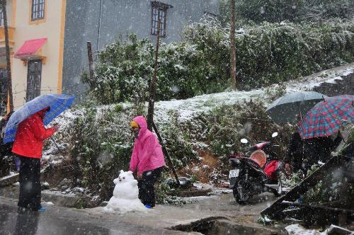 Sapa town in snow - ảnh 11