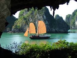 Ha Long Bay among world’s top 10 Valentine’s Day destinations  - ảnh 1