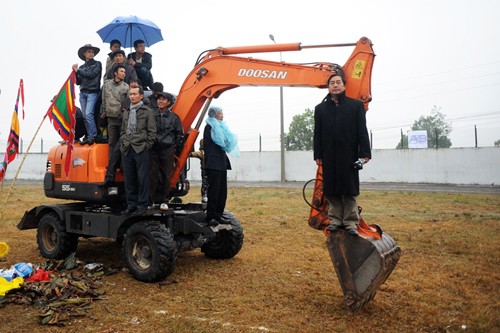 First buffalo fighting festival in Hanoi  - ảnh 10