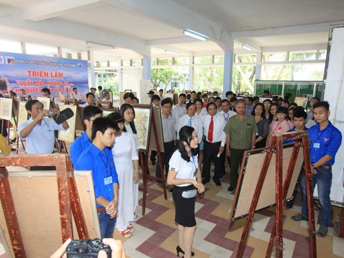 Photo exhibition “Hoang Sa archipelago- Vietnam’s sovereignty” - ảnh 1