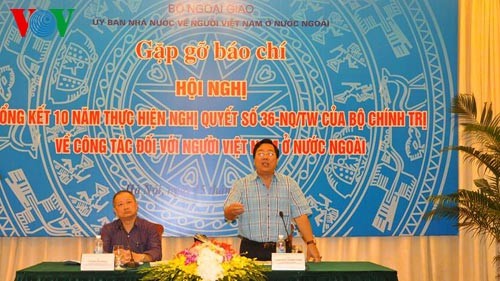 Conference reviewing overseas Vietnamese affairs    - ảnh 1