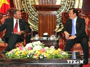 France-Vietnam Parliamentarians Group welcomed in Hanoi - ảnh 1