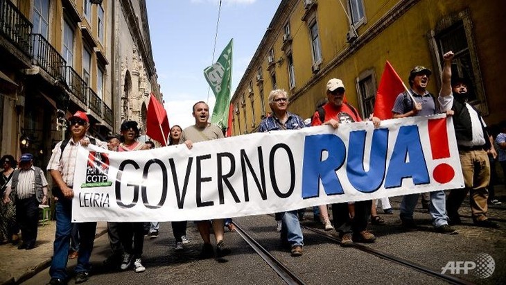 Austerity protests hit Portugal - ảnh 1