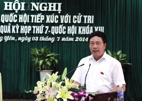 Deputy Prime Minister and Foreign Minister Pham Binh Minh meets voters in Quang Ninh - ảnh 1