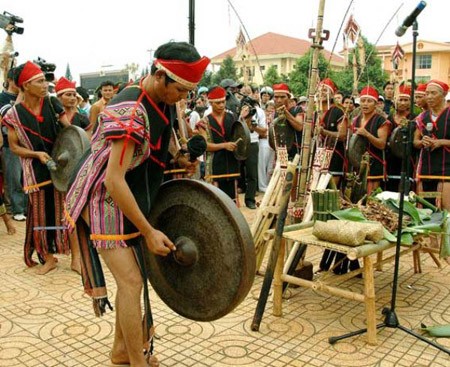  Wedding ceremony of the M’Nong - ảnh 2