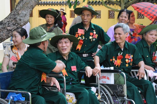 Defense Ministry launches commemorative activities toward War Martyrs and Invalids Day - ảnh 1