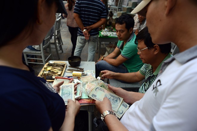 A flea market at the heart of Ho Chi Minh City - ảnh 12