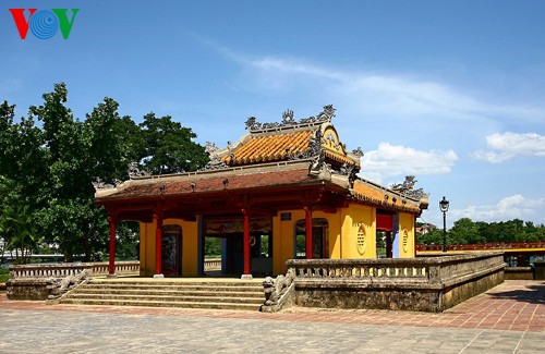 Exploring romantic charm of Hue  - ảnh 3