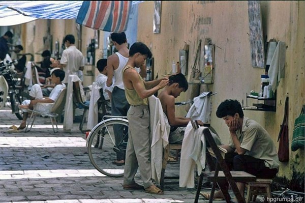 Hanoi city streets in the post-subsidy period  - ảnh 13