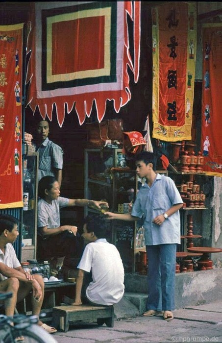 Hanoi city streets in the post-subsidy period  - ảnh 18