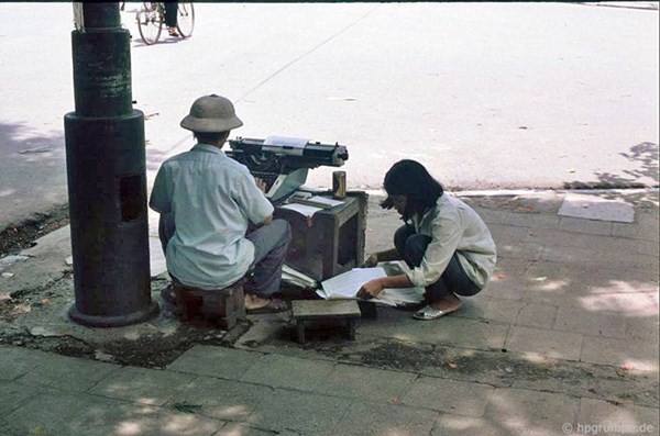 Hanoi city streets in the post-subsidy period  - ảnh 20