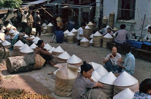 Hanoi city streets in the post-subsidy period  - ảnh 27