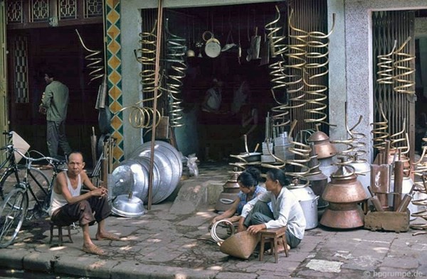 Hanoi city streets in the post-subsidy period  - ảnh 5