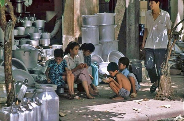 Hanoi city streets in the post-subsidy period  - ảnh 6