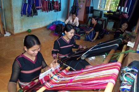 Brocade weaving of the Bana  - ảnh 2