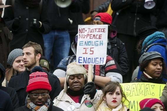 Ferguson demonstration sees calm  - ảnh 1