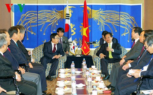 Prime Minister Nguyen Tan Dung meets with Busan Mayor - ảnh 1