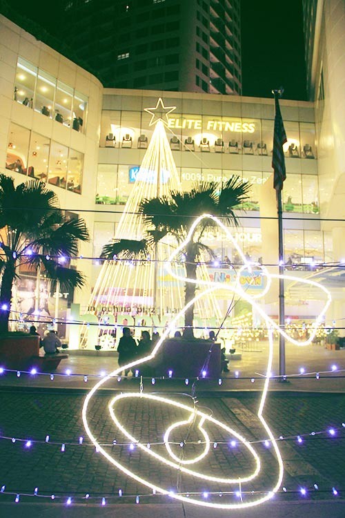 A million lights usher in holiday season  - ảnh 8