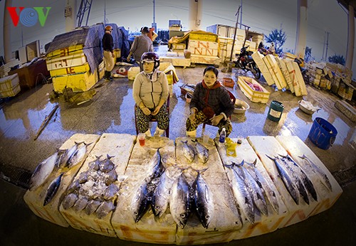 Tho Quang fishing port in spring  - ảnh 12