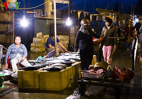 Tho Quang fishing port in spring  - ảnh 5