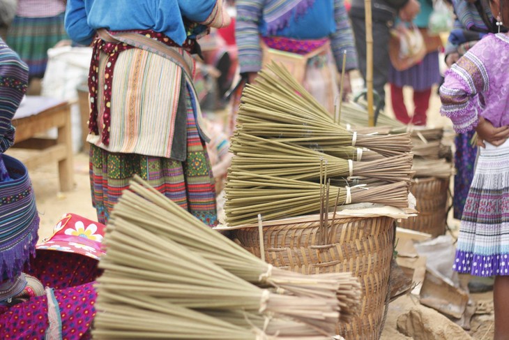 Colorful Can Cau Market - ảnh 6