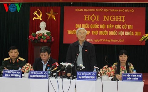 Party leader Nguyen Phu Trong meets voters in Hanoi - ảnh 1