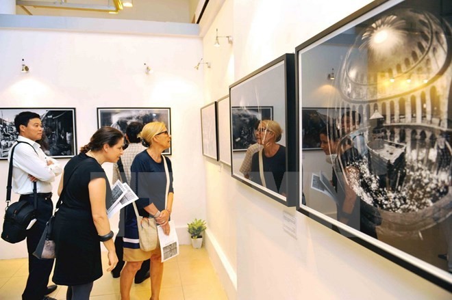 Renowned Israeli photographer’s works on display in Hanoi - ảnh 1