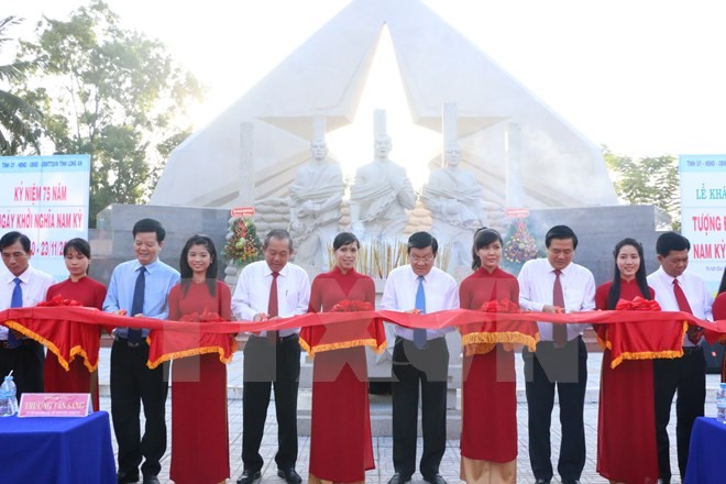 President Truong Tan Sang attends 75th anniversary of Southern Uprising in Long An - ảnh 1