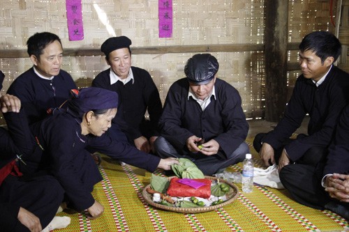 Typical marriage ritual of the San Chi - ảnh 2