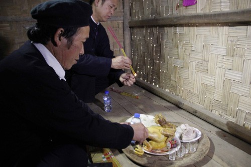 Typical marriage ritual of the San Chi - ảnh 3