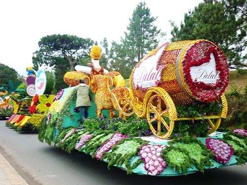 Da Lat Flower Festival embraces artistic values - ảnh 1