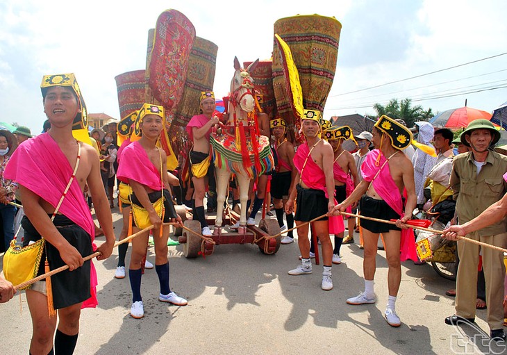 Spring festivals in northern Vietnam - ảnh 2